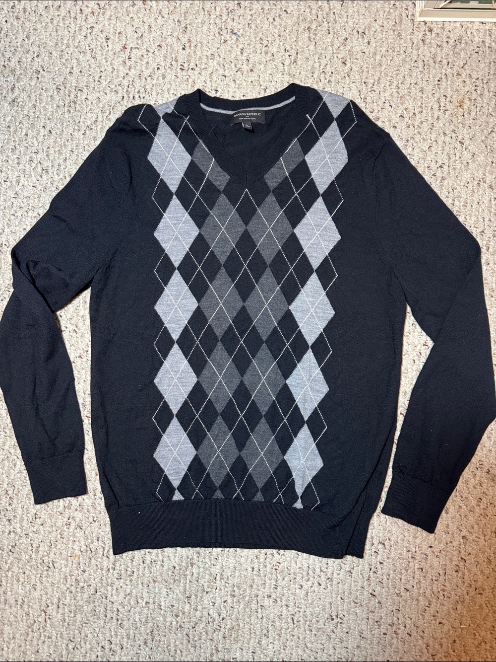 Banana Republic Men’s Charcoal Gray Merino Wool Argyle V-Neck Sweater Large